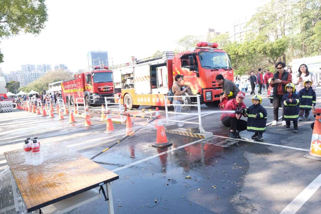 ▲水域安全守護與射水體驗。