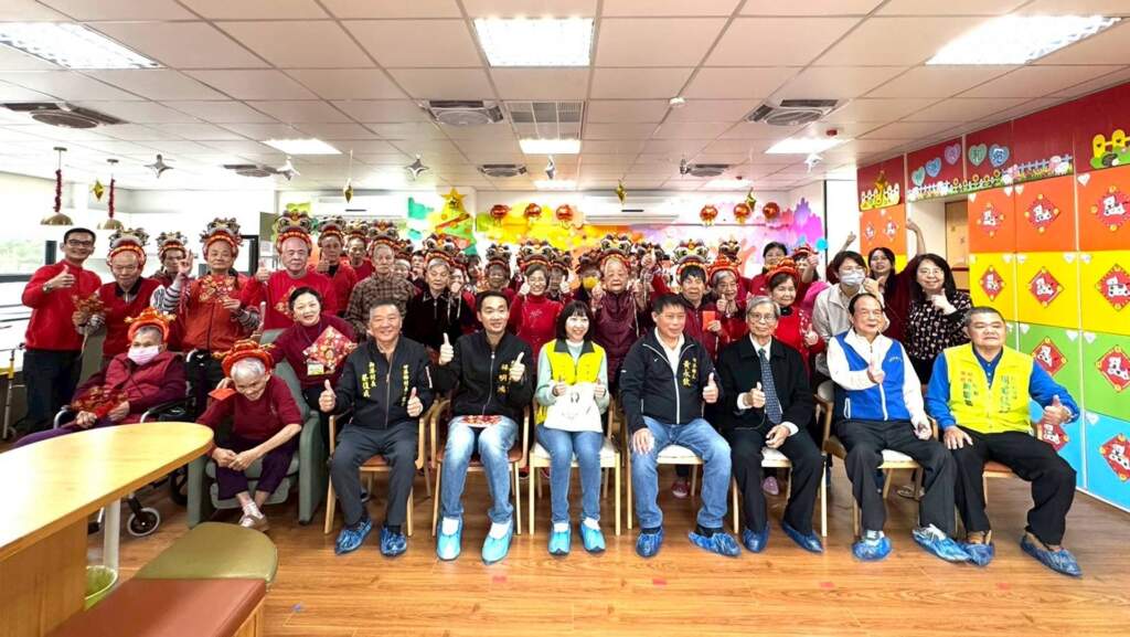 影／彰化伸港日照中心車鼓陣迎新春　長輩舞出好元氣