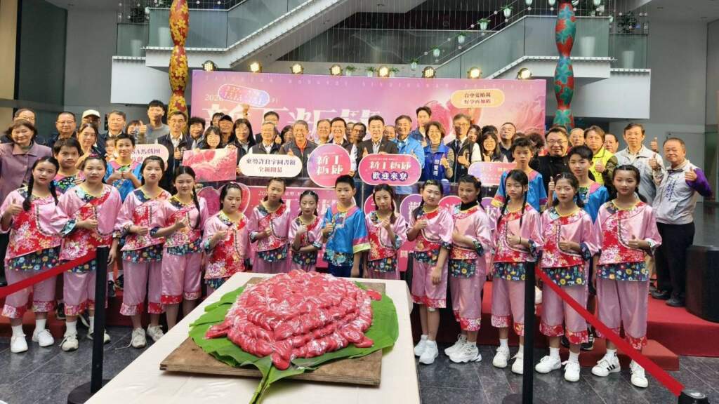 影／客庄百年慶典升級　東勢新丁粄節融合馬戲、踩街與藝文