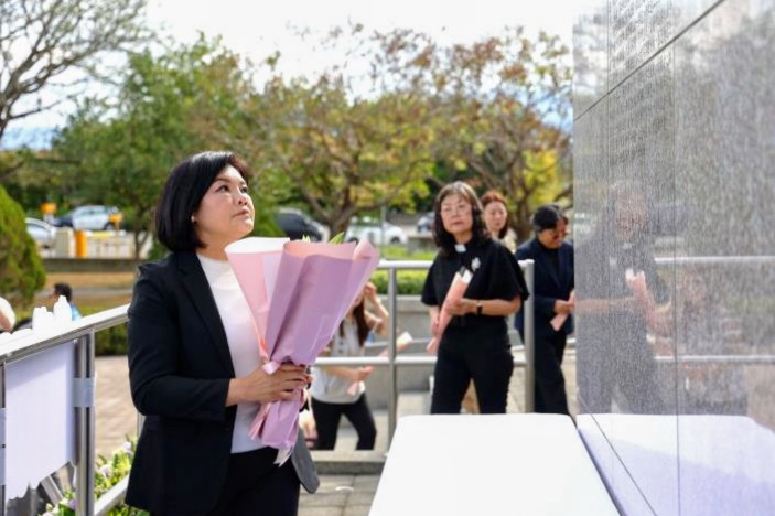 二二八79週年追思：洋桔梗與和平鐘，喚醒歷史傷痛