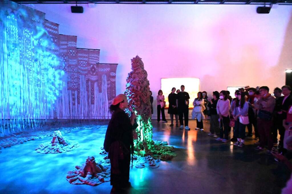 台韓菲泰12位藝術家齊聚　臺東美術館《你和我以海相連》展覽開幕