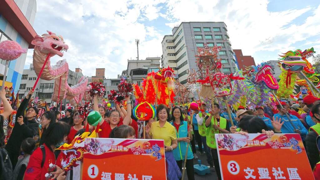苗栗火旁龍民俗踩街嘉年華　40個藝術團隊演出熱鬧滾滾