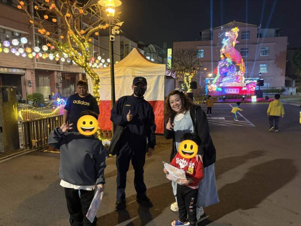 「喔熊」元宵出沒竹藝燈會！竹山警發放臺灣燈會提燈 點亮交通安全路