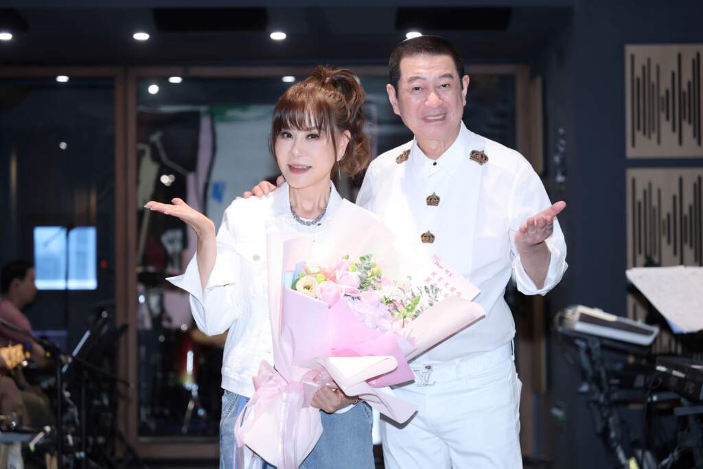 ▲龍千玉為4月25日台中舉行演唱會彩排，摯友蔡小虎驚喜現身打氣