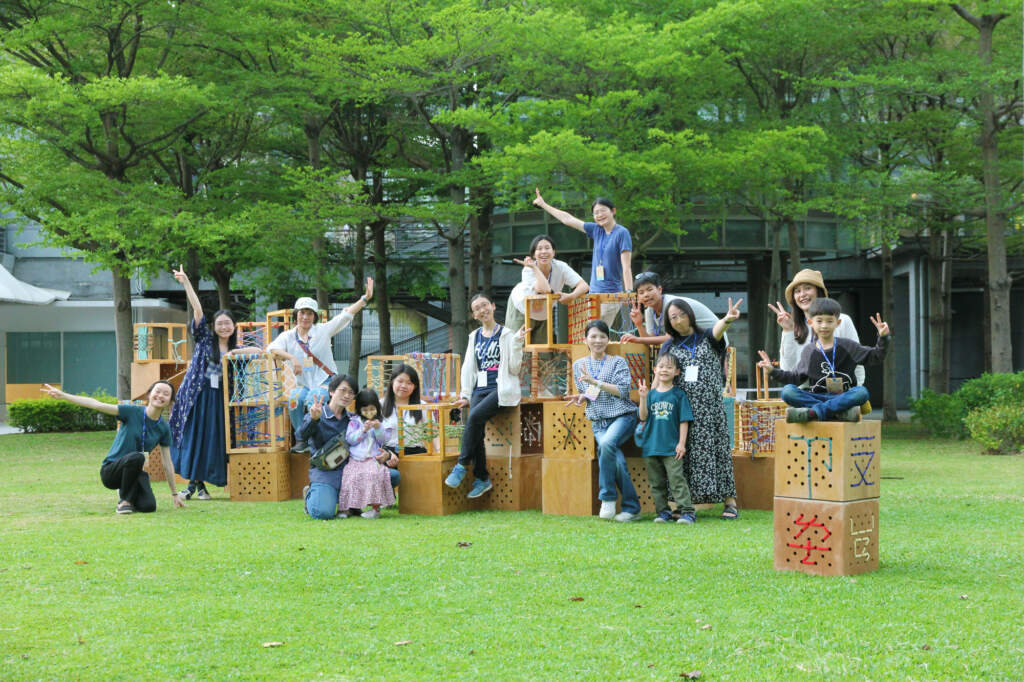 國美館兒藝基地兒童月推遊色場　親子做蠟筆玩創作實踐永續