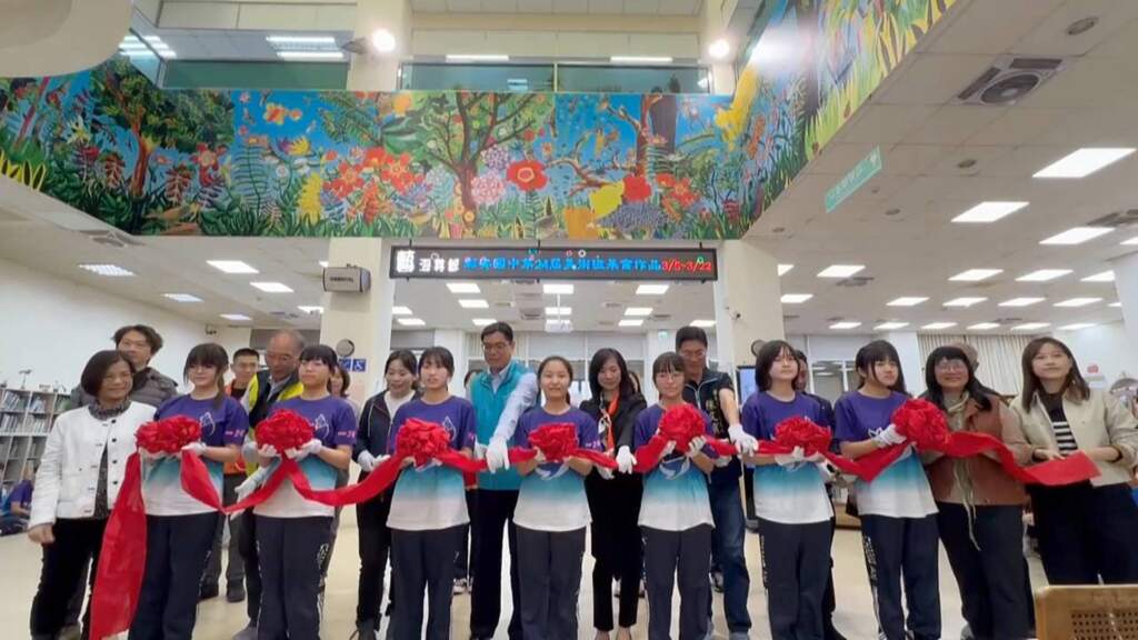 影／彰安國中美術班畢展「藝海尋鯨」　導覽結合AI科技讓畫作動起來