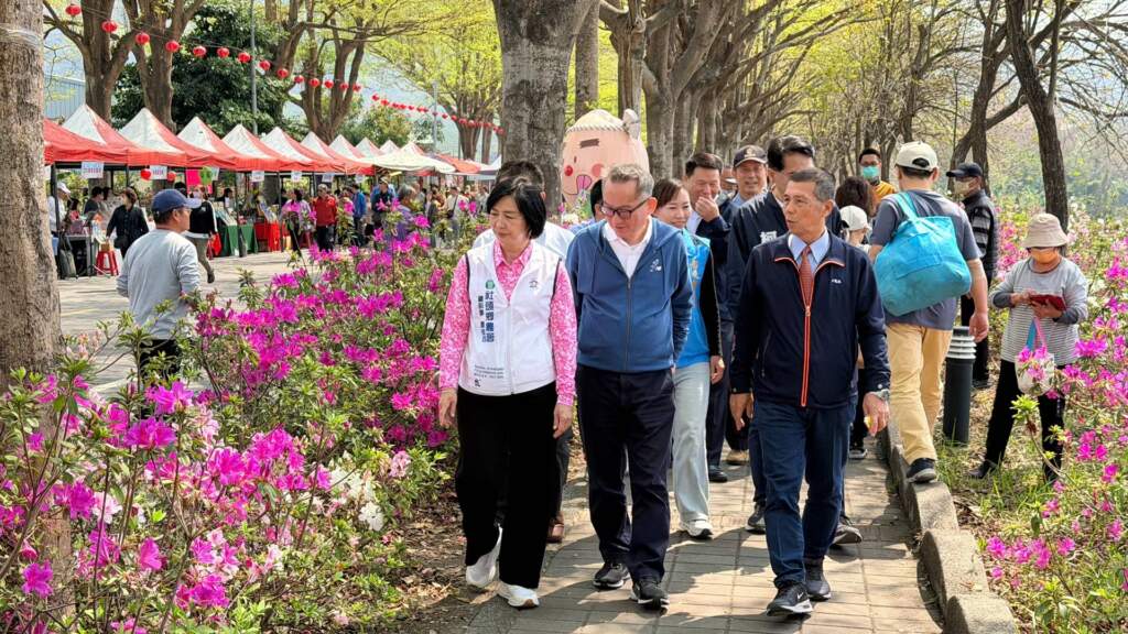 影／社頭忠義路「杜鵑花大道」繁花盛開　花海音樂共譜春日盛宴