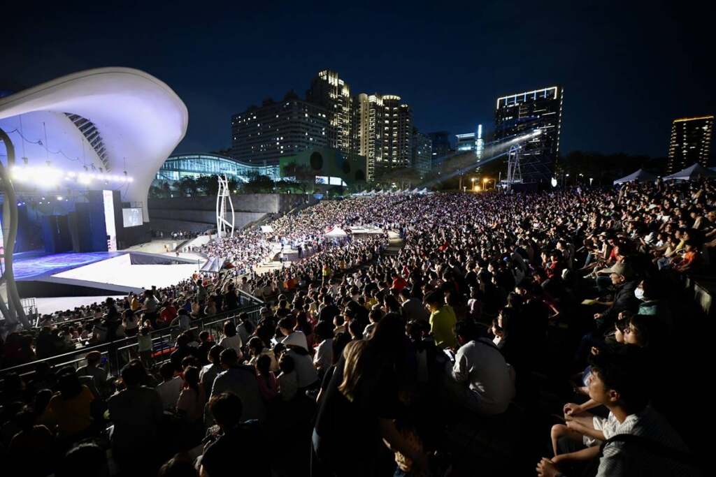 ▲民眾熱情擠滿圓滿劇場。