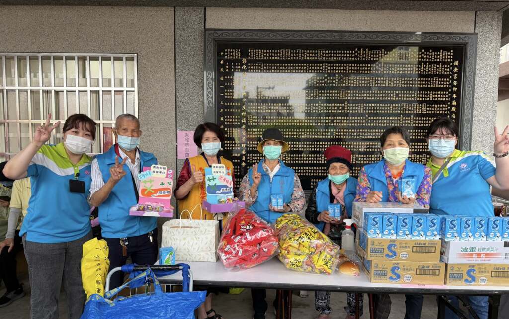 ▲花壇秀和苑日照中心今年特別安排長輩前往花壇福安宮參與在地遶境活動。（圖／花壇秀和苑日照中心提供）