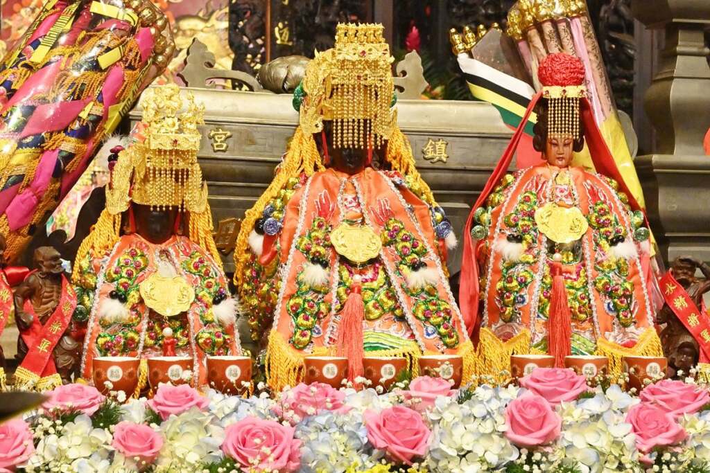 影／大甲媽繞境賜福起駕　盧秀燕鎮瀾宮扶轎送駕