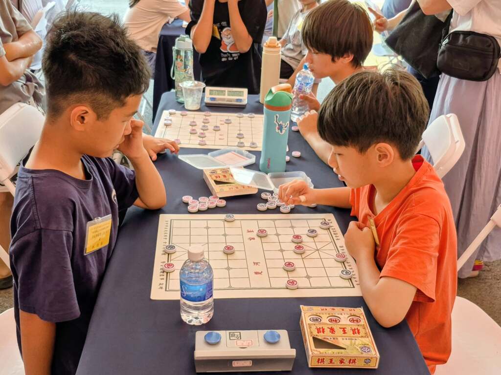 棋盤村棋育開戰象棋對決登場　真人棋陣震撼掀全國熱潮