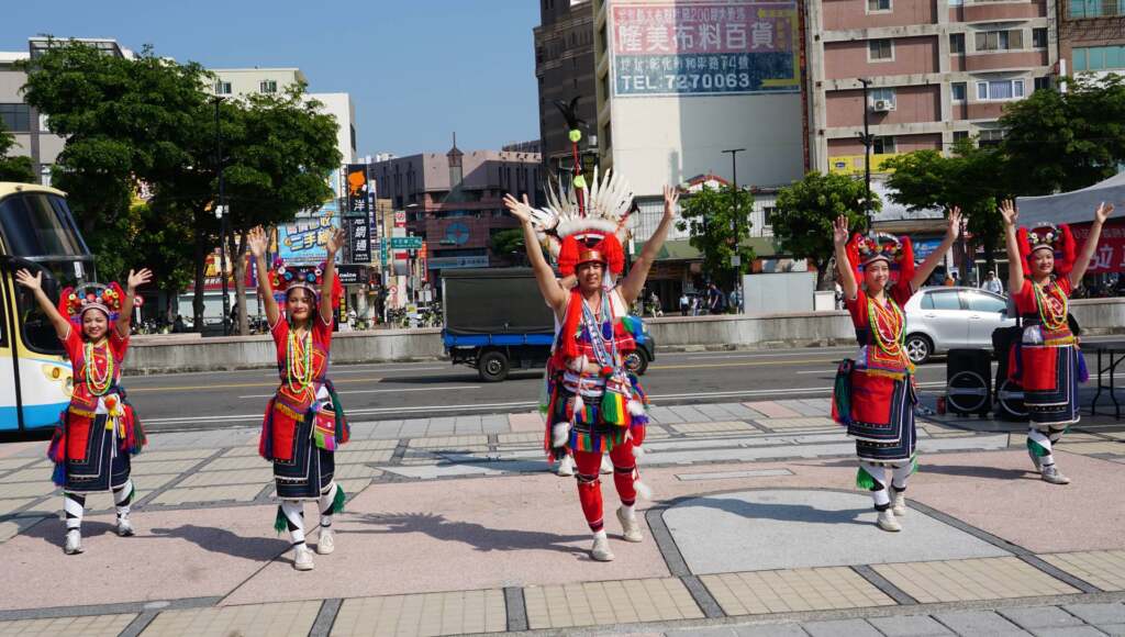 影／原民文化走進城市　彰化火車站快閃舞動青年能量