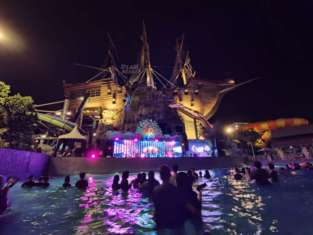 馬來西亞SplashMania Waterpark夜間水上音樂節引爆熱潮　打造最潮水陸雙玩法
