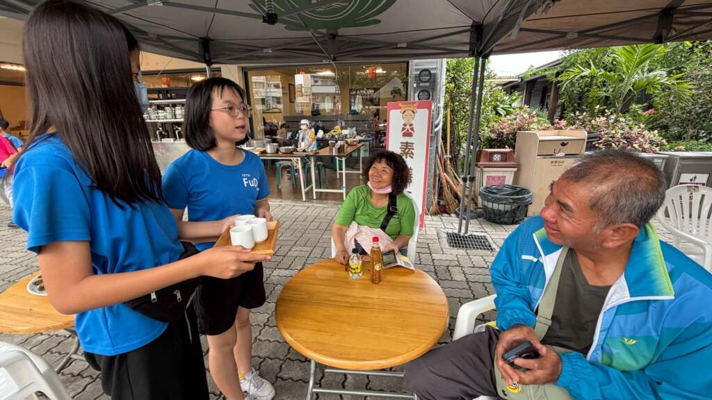 大甲媽祖遶境變身真實教室　福德國小學子展現雙語與生態教育實力