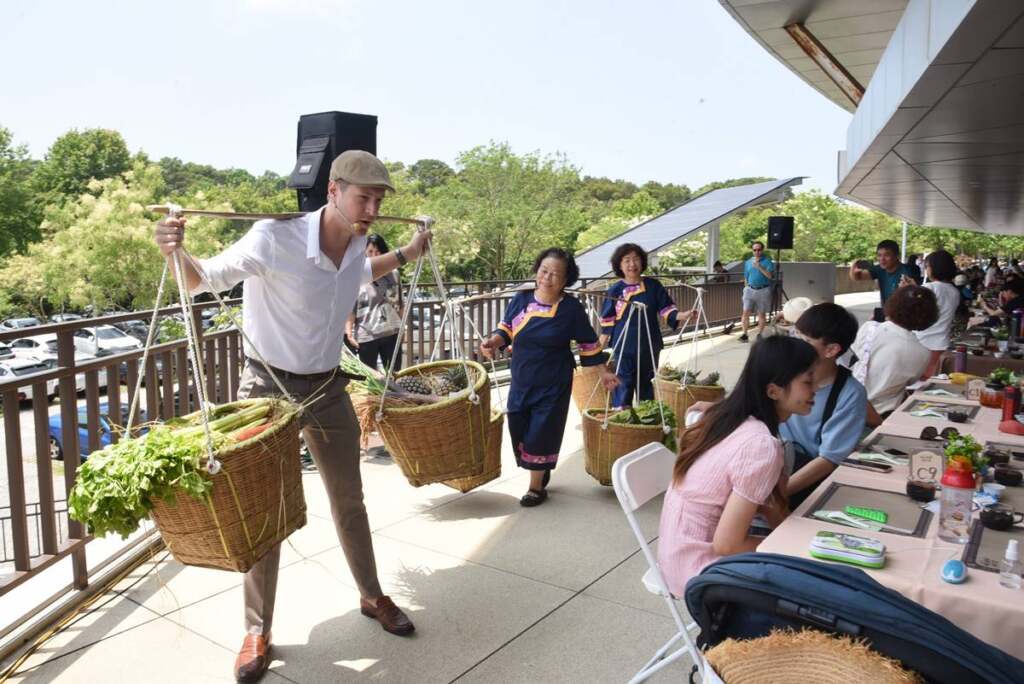 客發中心首推「桐花宴」未演先轟動　復古挑擔開席驚艷全場