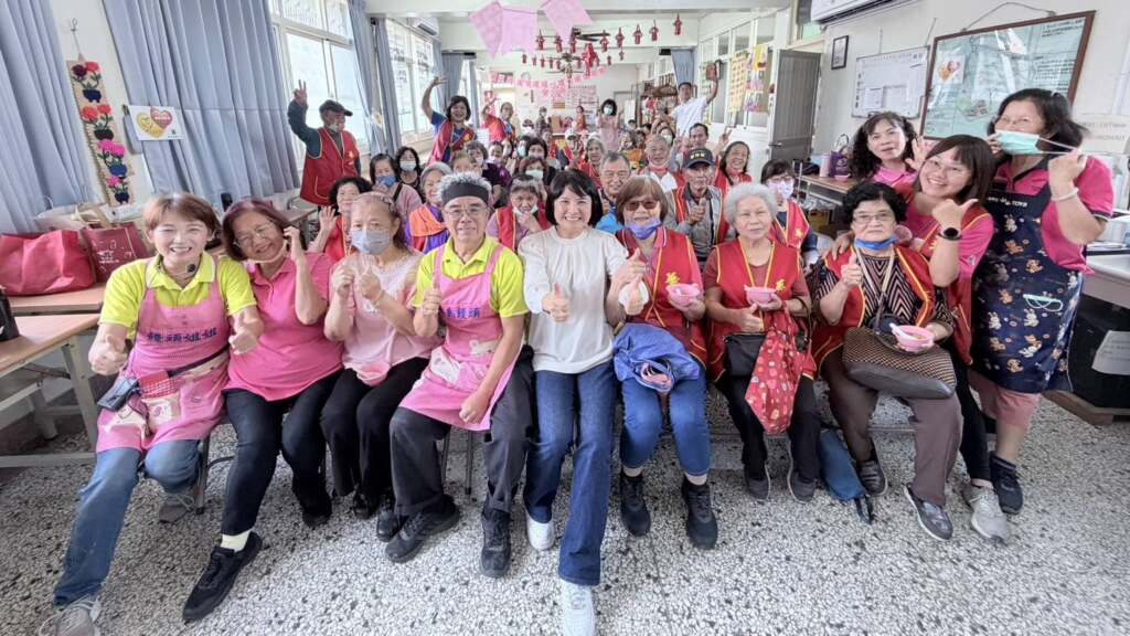 影／饅頭姐姐帶手作　華山埔心天使站13週年感恩茶會長輩笑開懷