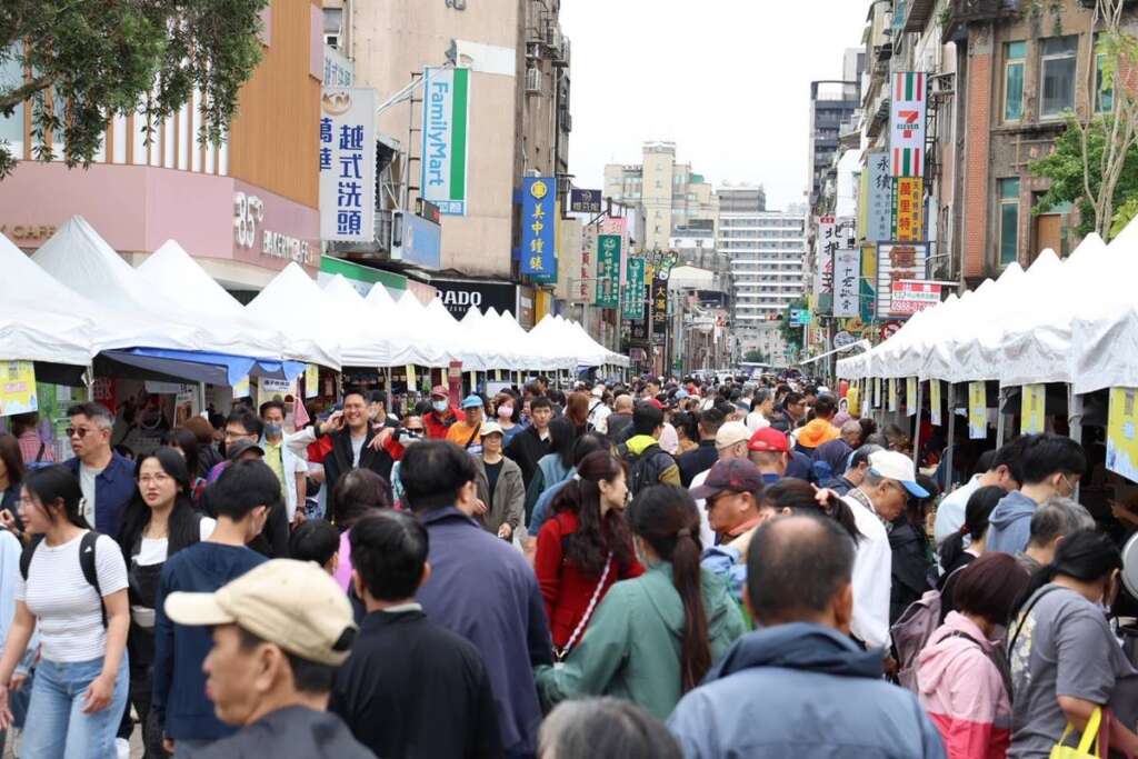 ▲「2026大口吃萬華美食祭xMIT嘉年華」市集65攤精選攤位，邀請民眾體驗萬華魅力。